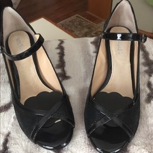 Michelle D Black Open Toe Sandal/w Strap (8.5)